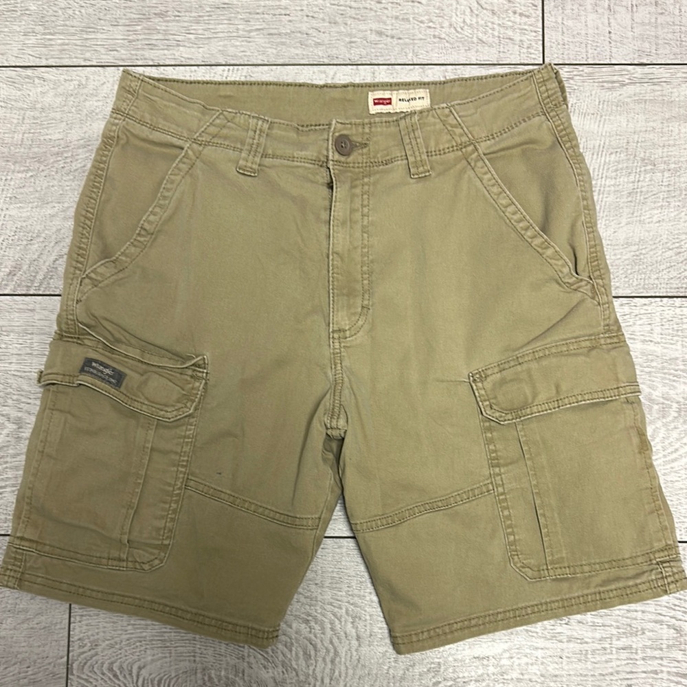 Wrangler Tan Cargo Shorts Relaxed Fit Outdoor Style